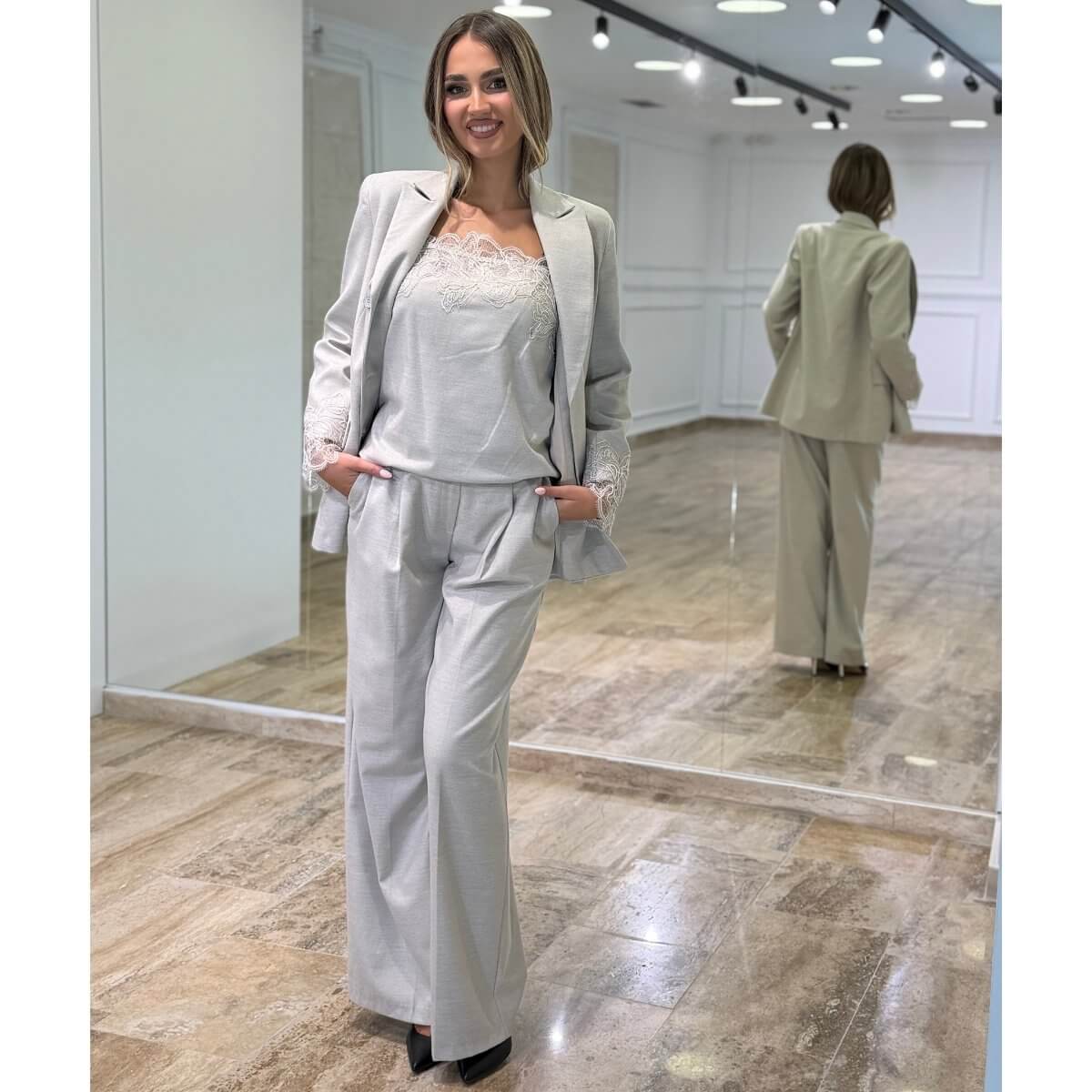 Trodelni Elegantni Komplet - sako sa čipkom na rukavima i pantalone