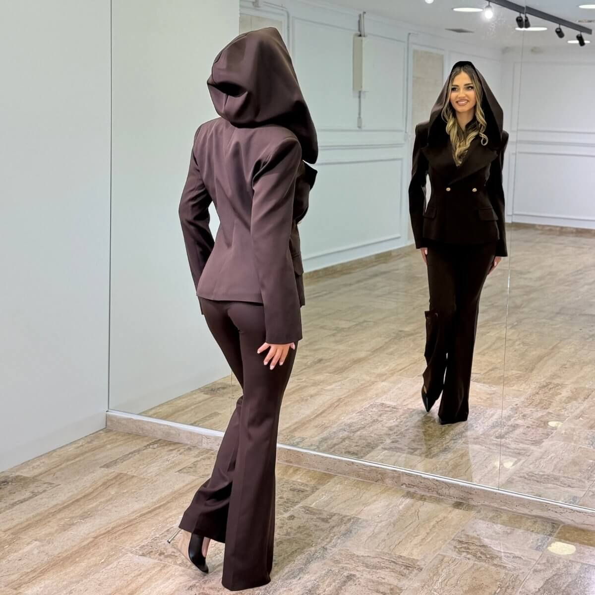 Braon Komplet - sako sa kapom i elegantne zvonaste pantalone