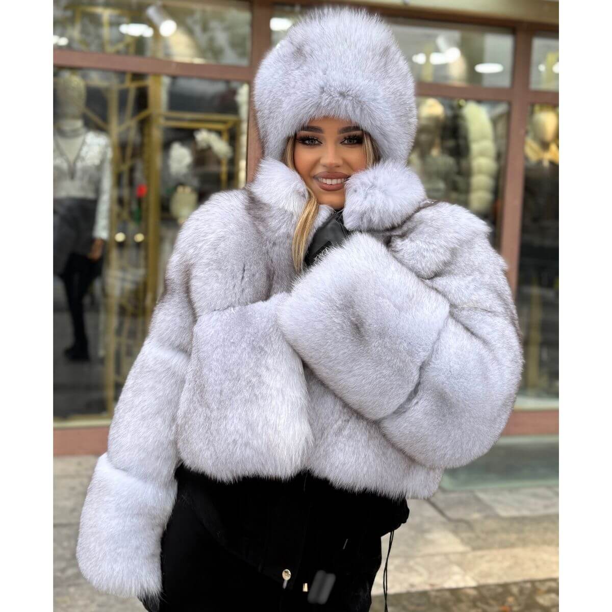 Kratka bunda od prirodnog krzna – Arctic Glam bela