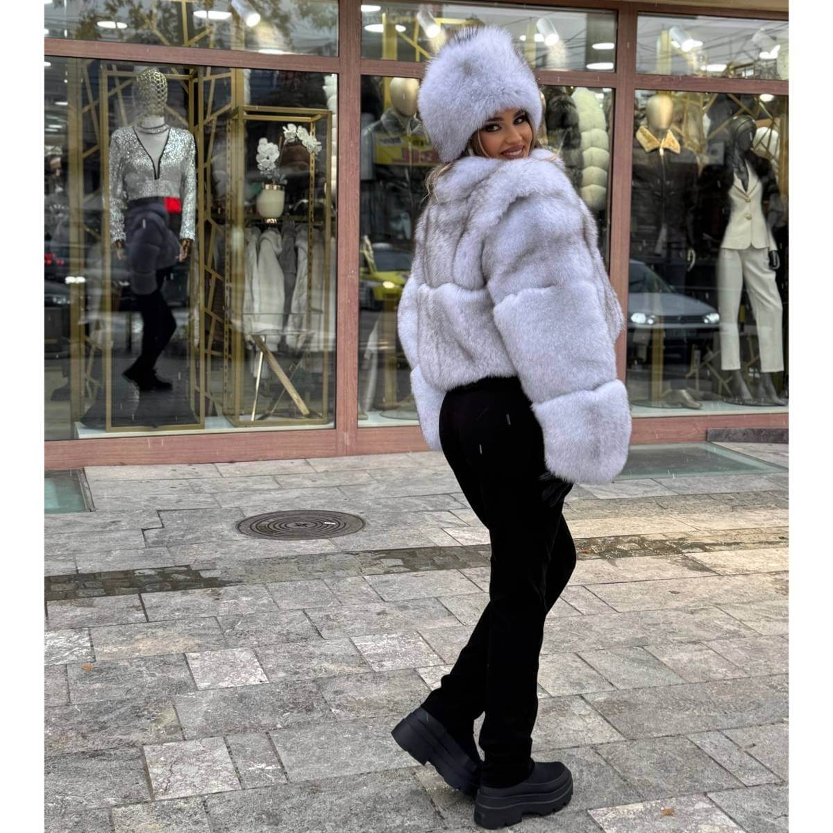 Kratka bunda od prirodnog krzna – Arctic Glam bela