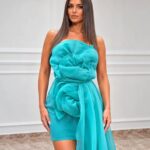 Svečana tirkizna mini haljina sa šlepom