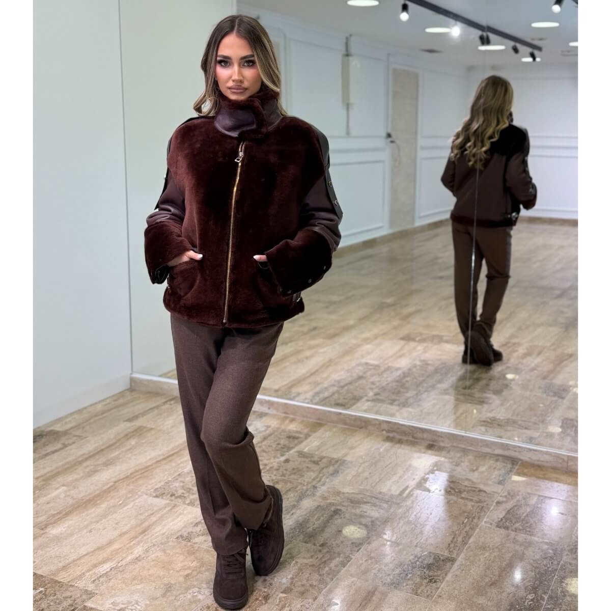 Ženski monton od merino vune i jagnjeće kože Dark Burgundy — video